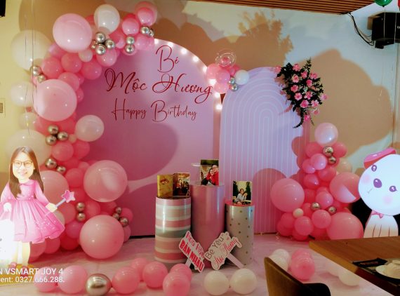 Trang trí sinh nhật lãng mạn tone màu hồng xinh xắn cho chị Mộc Hương