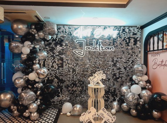 Trang trí sinh nhật lấp lánh ánh kim cho khách nhà Hảo Hảo Event